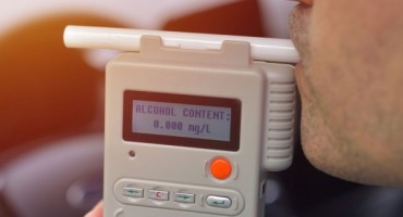 Qué es el alcoholímetro antiarranque y cuándo será obligatorio