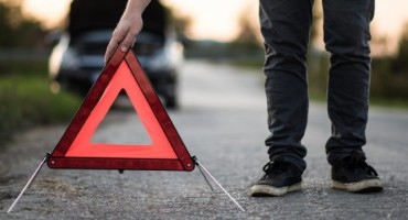 Qué se debe hacer si el coche se para en mitad de la carretera